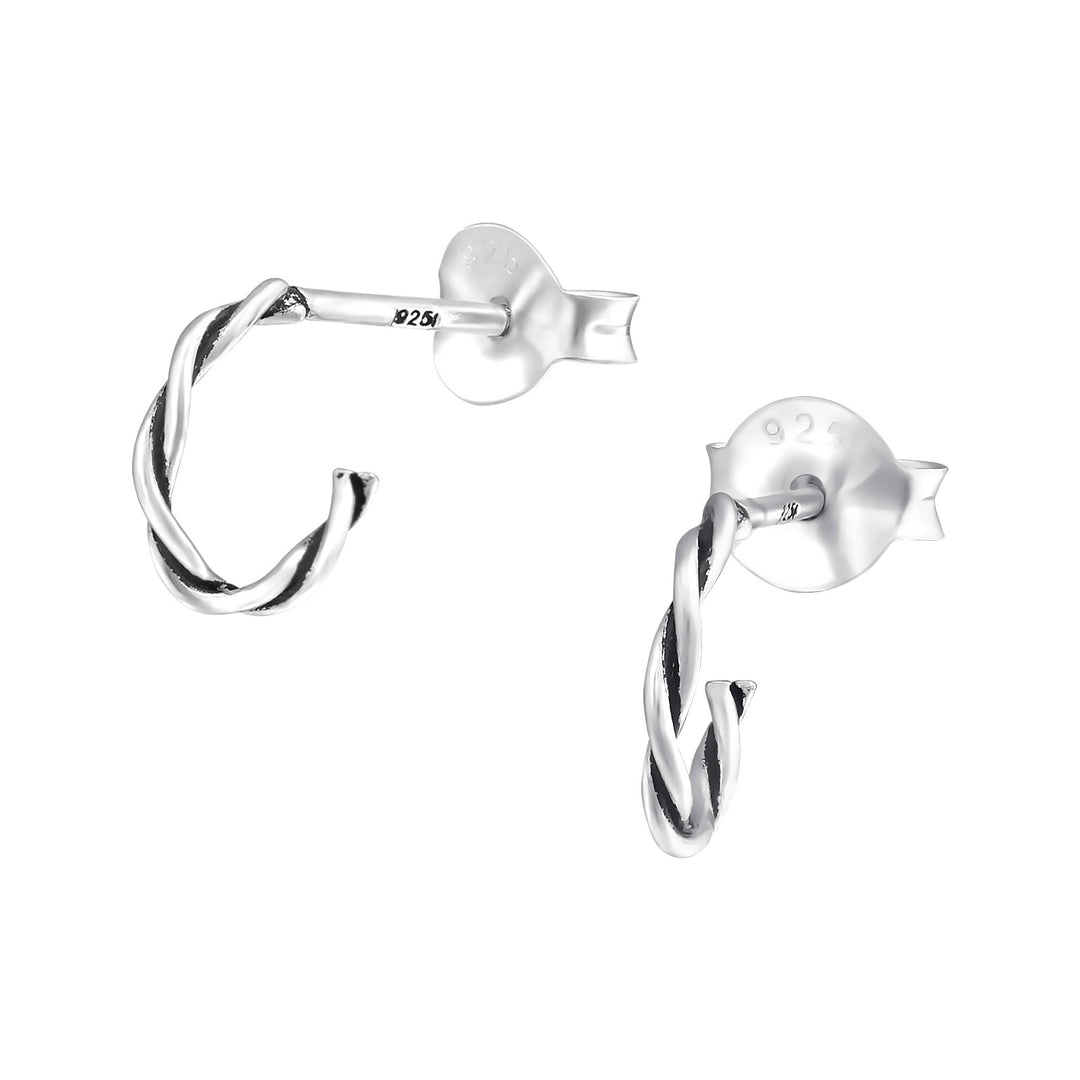Oorstekers ringen gedraaid